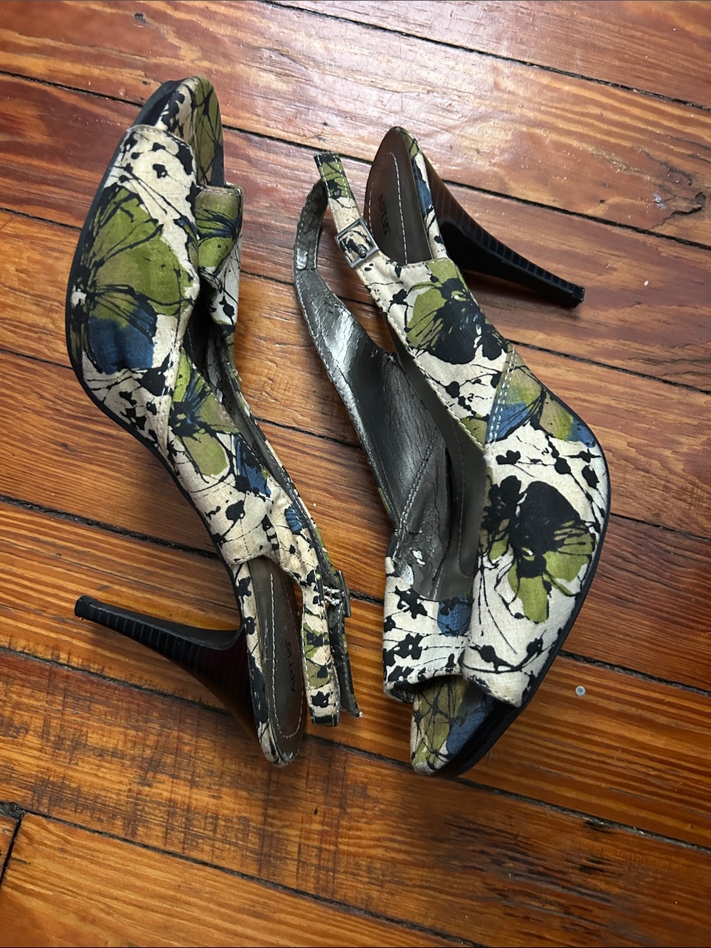 FREE W/ PURCHASE Apt. 9 Floral Slingback Heels - 10